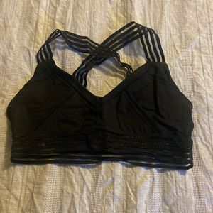 Kittenish Jessie James Decker sport bra